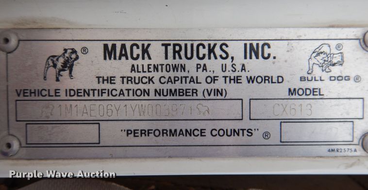 image for item KG9967 2000 Mack CX613  semi truck