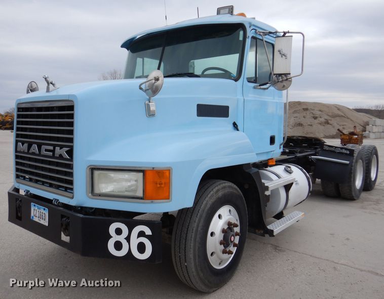 image for item KG9968 1996 Mack CH613  semi truck