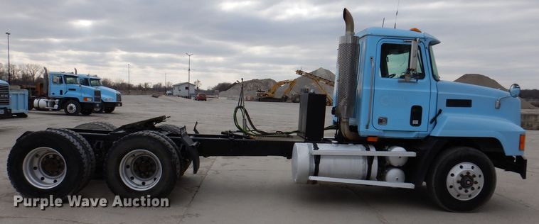 image for item KG9968 1996 Mack CH613  semi truck