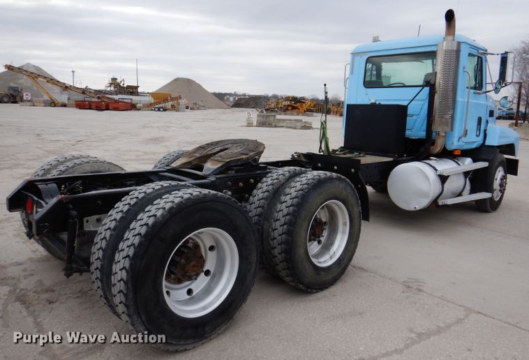 image for item KG9968 1996 Mack CH613  semi truck