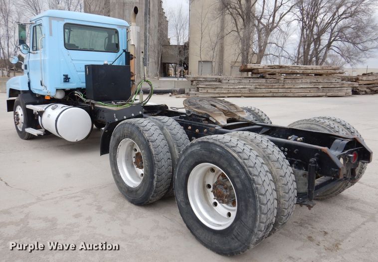 image for item KG9968 1996 Mack CH613  semi truck