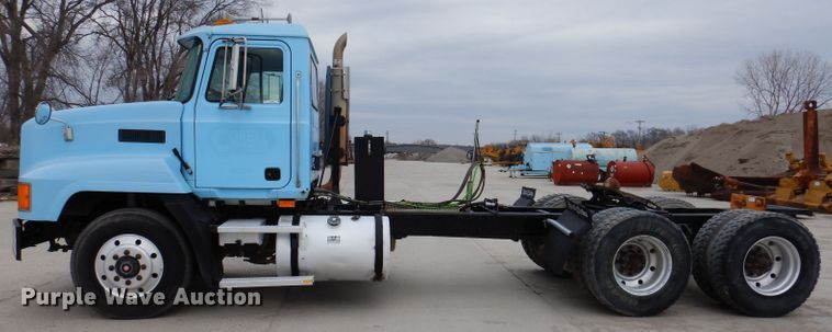 image for item KG9968 1996 Mack CH613  semi truck