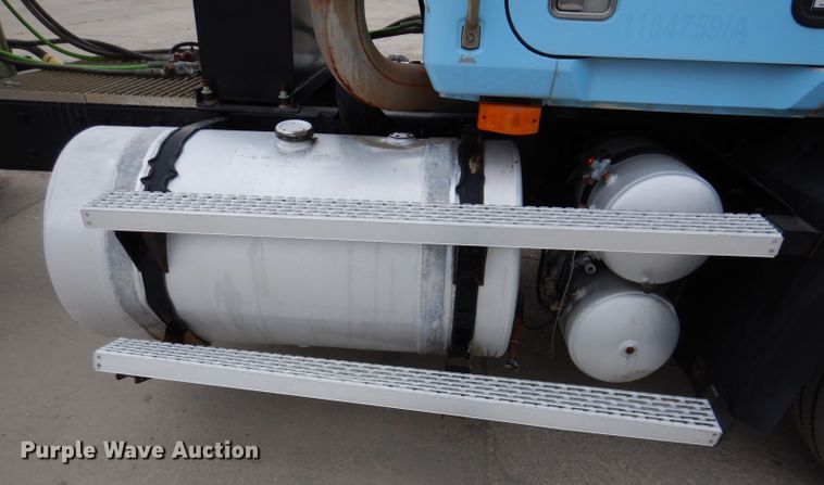 image for item KG9968 1996 Mack CH613  semi truck