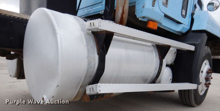 image for item KG9968 1996 Mack CH613  semi truck