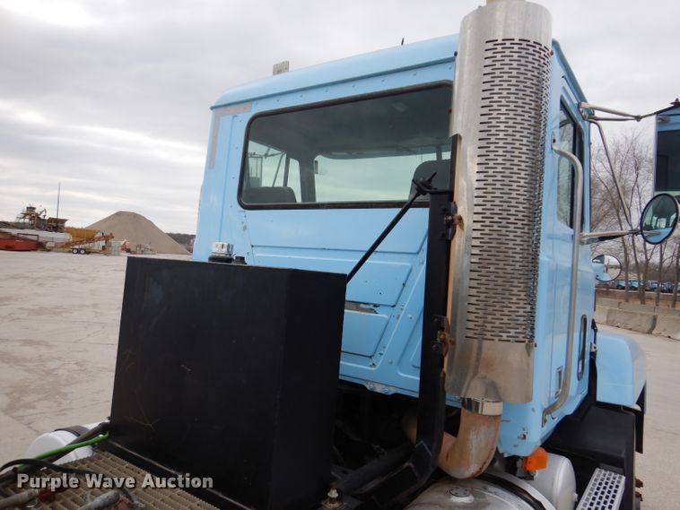 image for item KG9968 1996 Mack CH613  semi truck