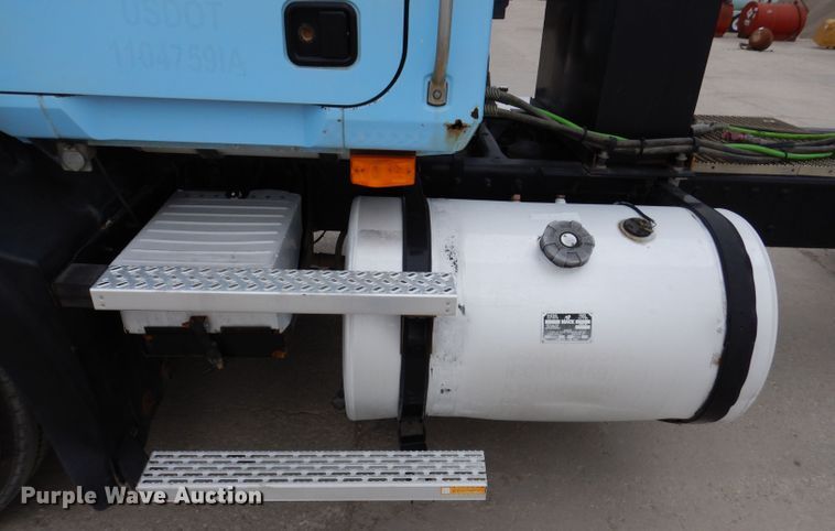 image for item KG9968 1996 Mack CH613  semi truck