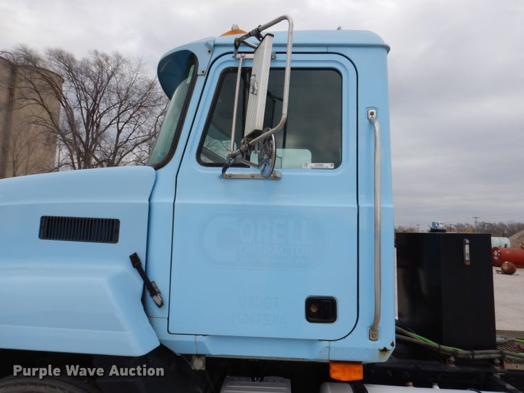 image for item KG9968 1996 Mack CH613  semi truck
