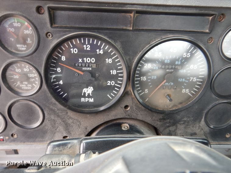 image for item KG9968 1996 Mack CH613  semi truck