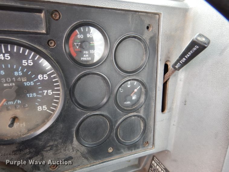 image for item KG9968 1996 Mack CH613  semi truck