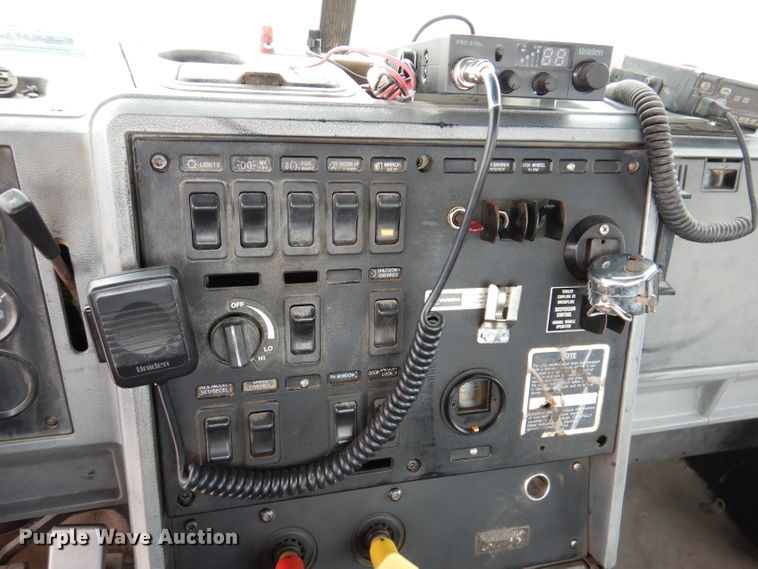 image for item KG9968 1996 Mack CH613  semi truck