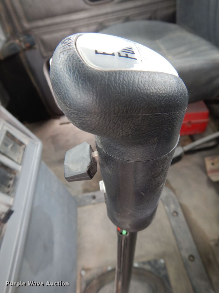 image for item KG9968 1996 Mack CH613  semi truck