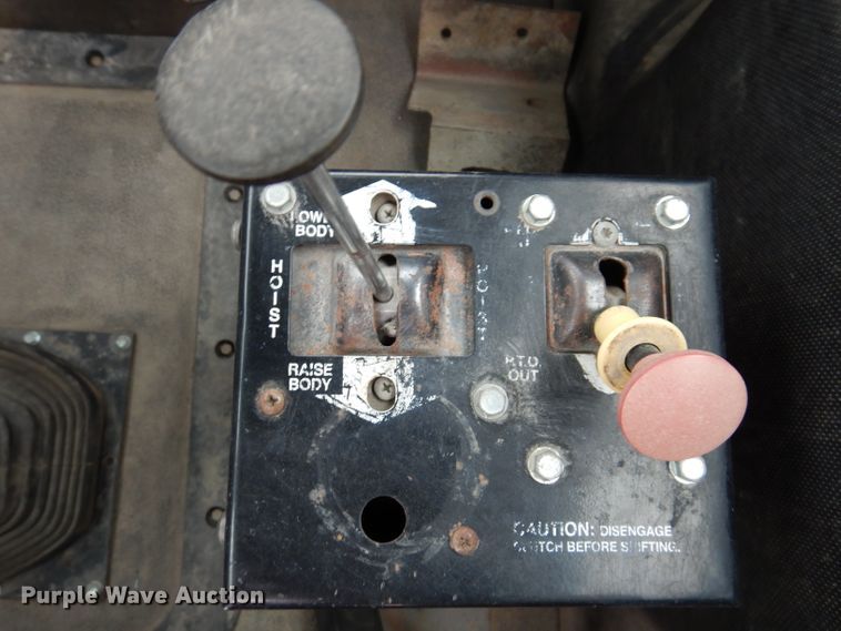 image for item KG9968 1996 Mack CH613  semi truck