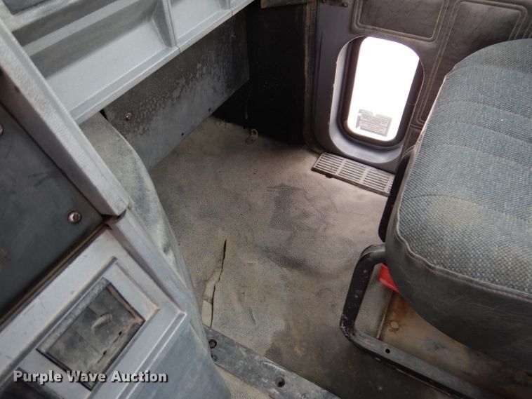 image for item KG9968 1996 Mack CH613  semi truck