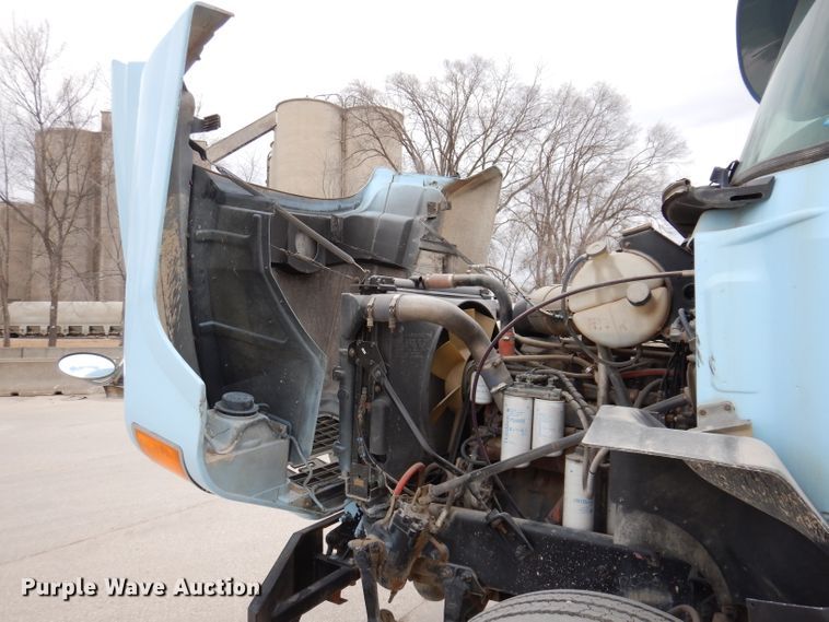 image for item KG9968 1996 Mack CH613  semi truck