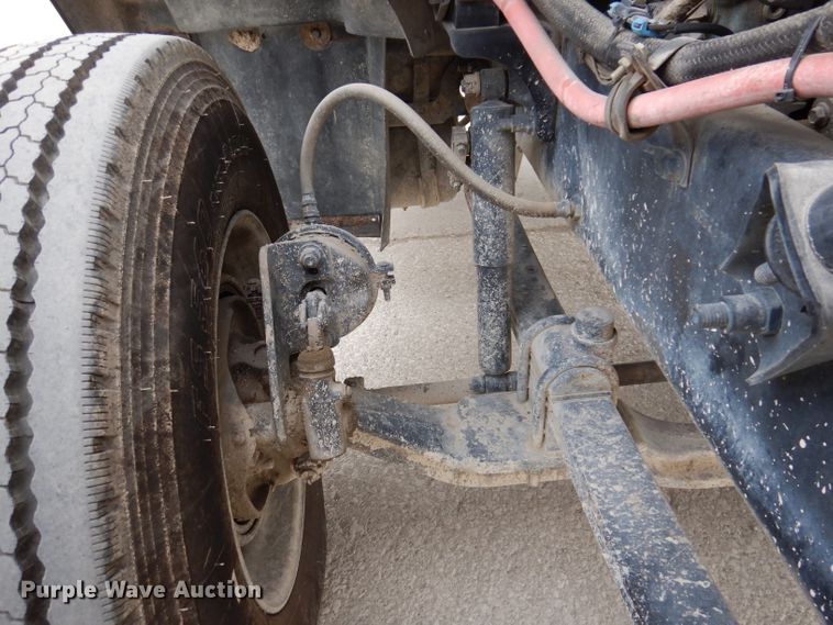 image for item KG9968 1996 Mack CH613  semi truck