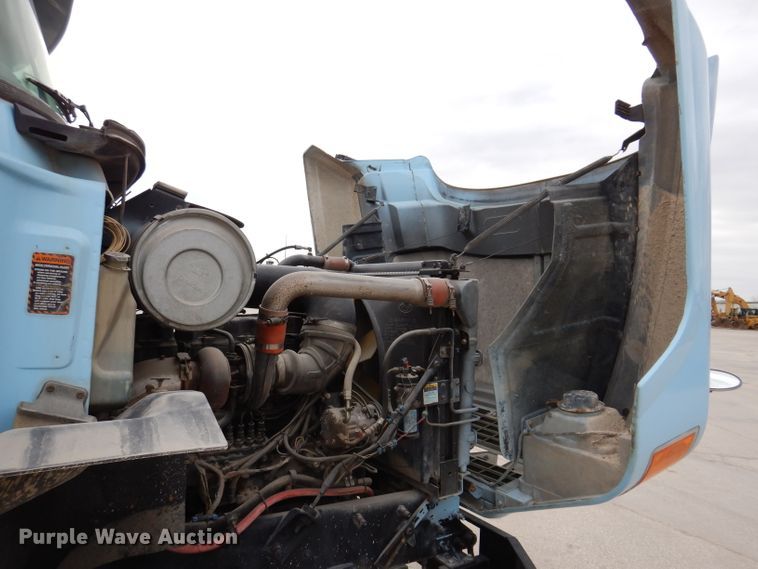 image for item KG9968 1996 Mack CH613  semi truck