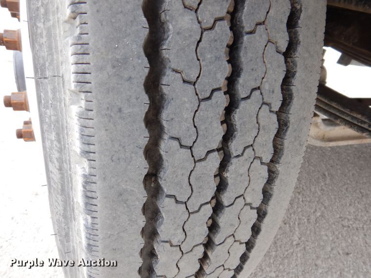 image for item KG9968 1996 Mack CH613  semi truck