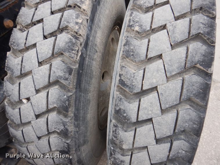 image for item KG9968 1996 Mack CH613  semi truck