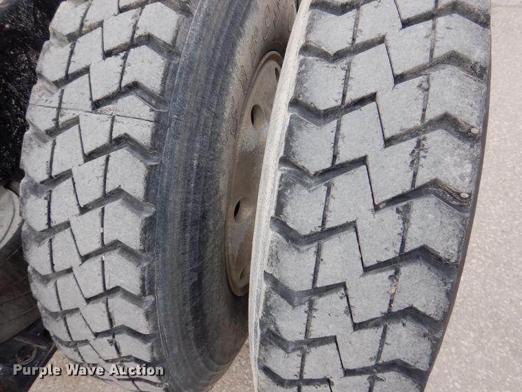 image for item KG9968 1996 Mack CH613  semi truck