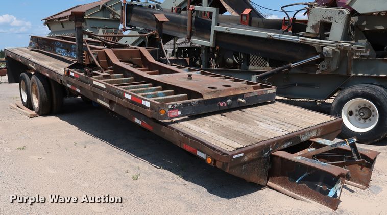 image for item KQ9850 1984 Aztec  extendable flatbed trailer