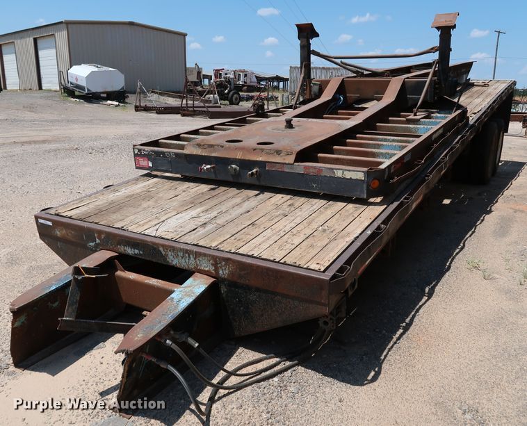 image for item KQ9850 1984 Aztec  extendable flatbed trailer