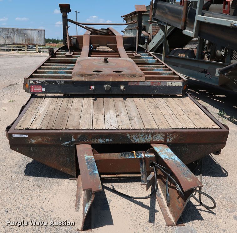 image for item KQ9850 1984 Aztec  extendable flatbed trailer