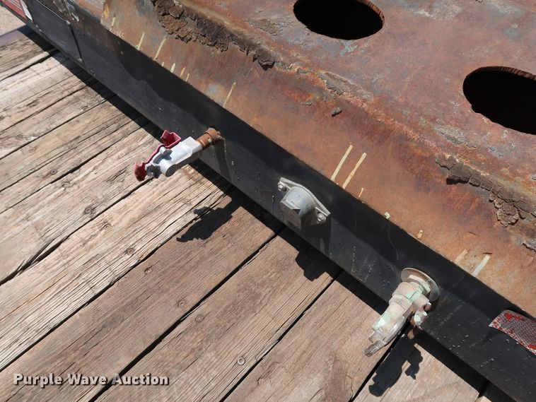 image for item KQ9850 1984 Aztec  extendable flatbed trailer