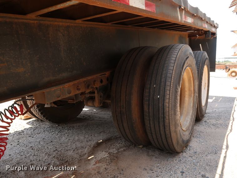 image for item KQ9850 1984 Aztec  extendable flatbed trailer