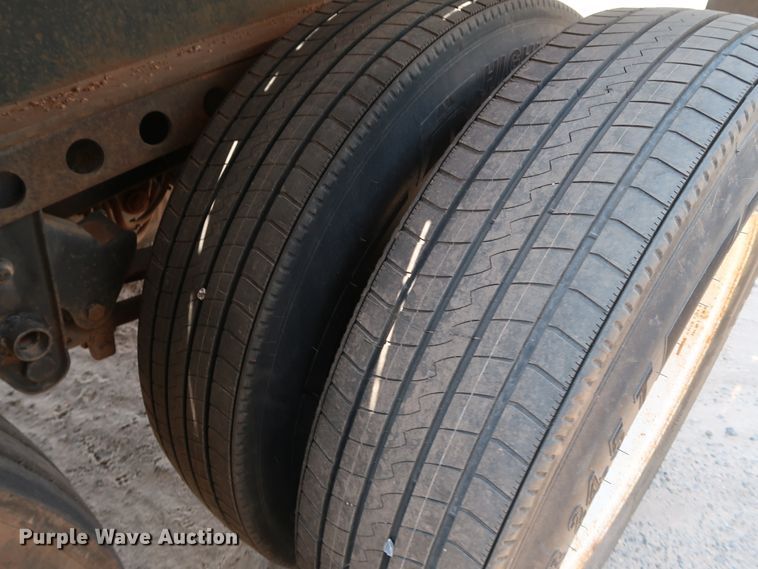 image for item KQ9850 1984 Aztec  extendable flatbed trailer