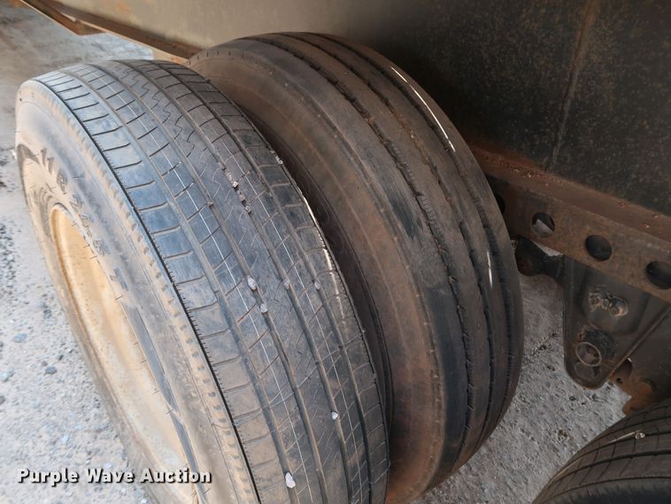 image for item KQ9850 1984 Aztec  extendable flatbed trailer