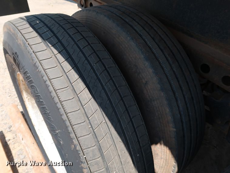 image for item KQ9850 1984 Aztec  extendable flatbed trailer