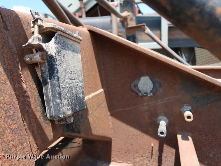 image for item KQ9850 1984 Aztec  extendable flatbed trailer