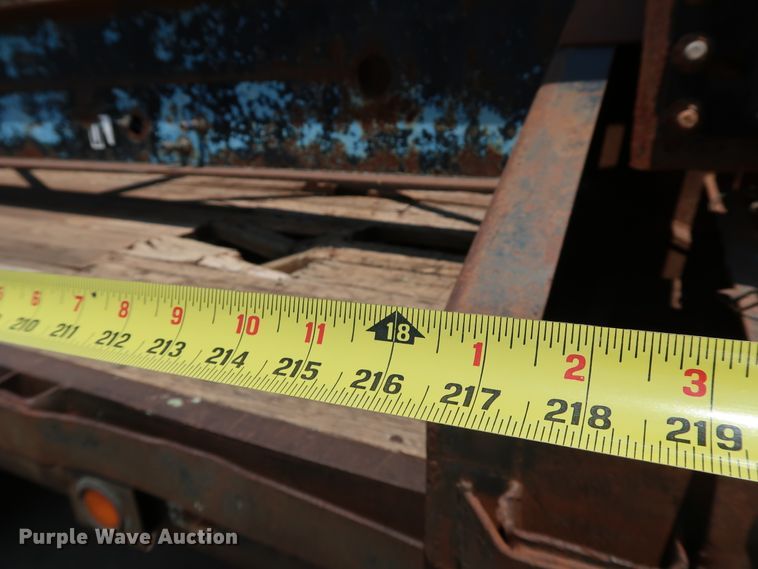 image for item KQ9850 1984 Aztec  extendable flatbed trailer