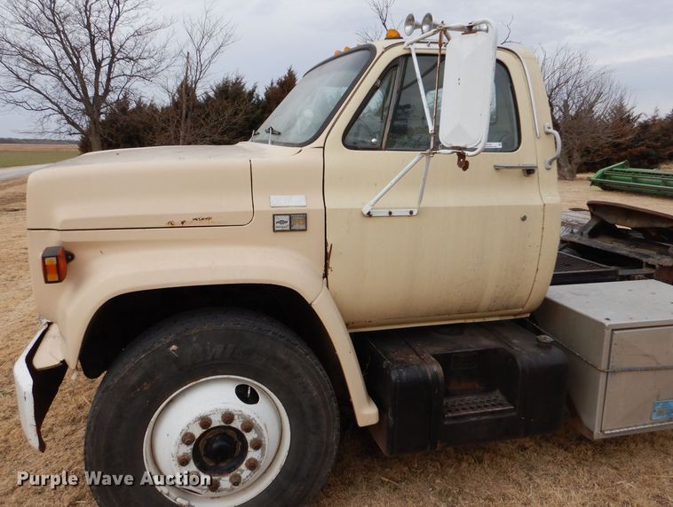 image for item LJ9794 1985 Chevrolet C70  truck