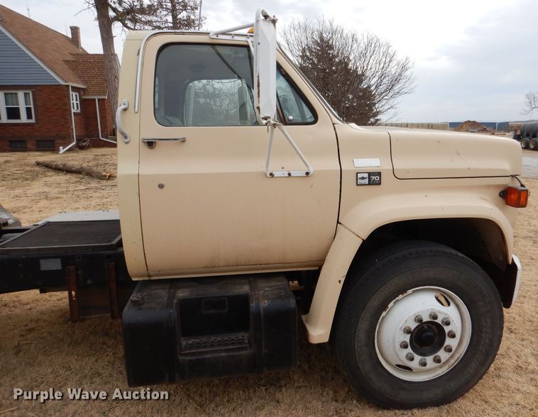 image for item LJ9794 1985 Chevrolet C70  truck