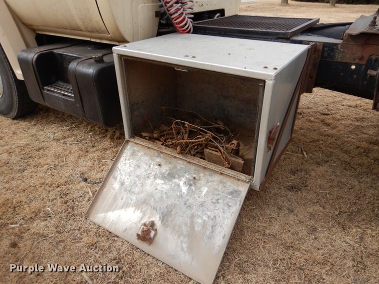 image for item LJ9794 1985 Chevrolet C70  truck