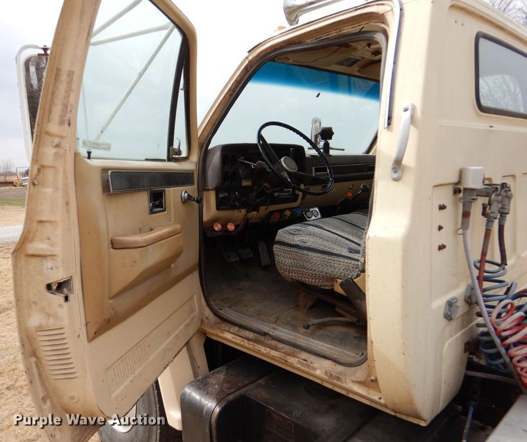 image for item LJ9794 1985 Chevrolet C70  truck