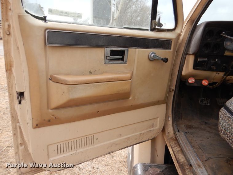 image for item LJ9794 1985 Chevrolet C70  truck