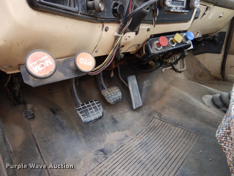 image for item LJ9794 1985 Chevrolet C70  truck