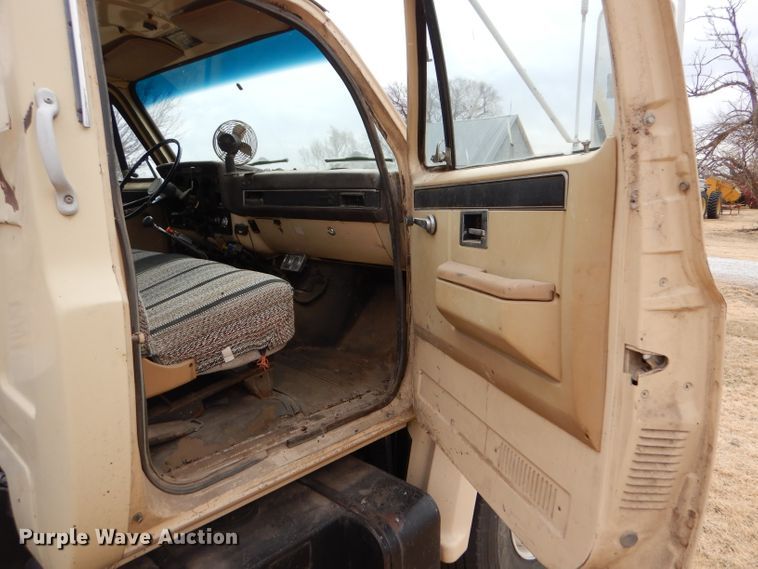 image for item LJ9794 1985 Chevrolet C70  truck