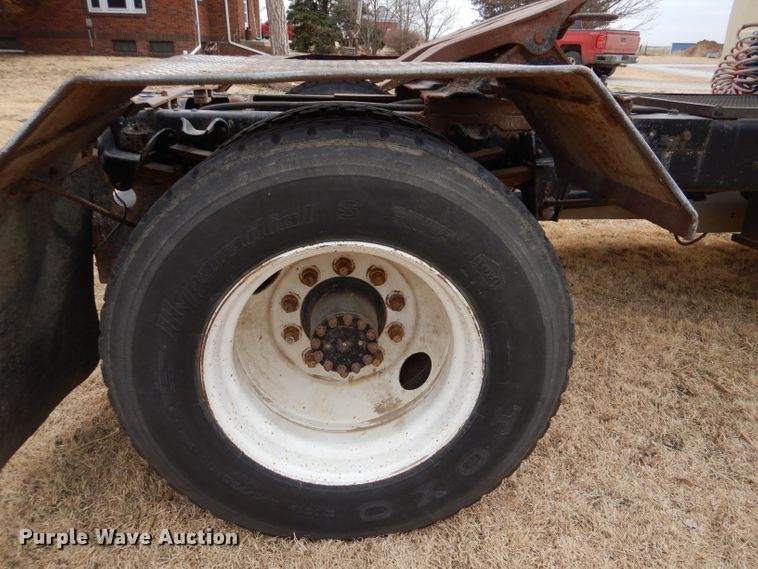 image for item LJ9794 1985 Chevrolet C70  truck