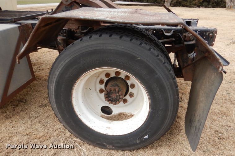 image for item LJ9794 1985 Chevrolet C70  truck