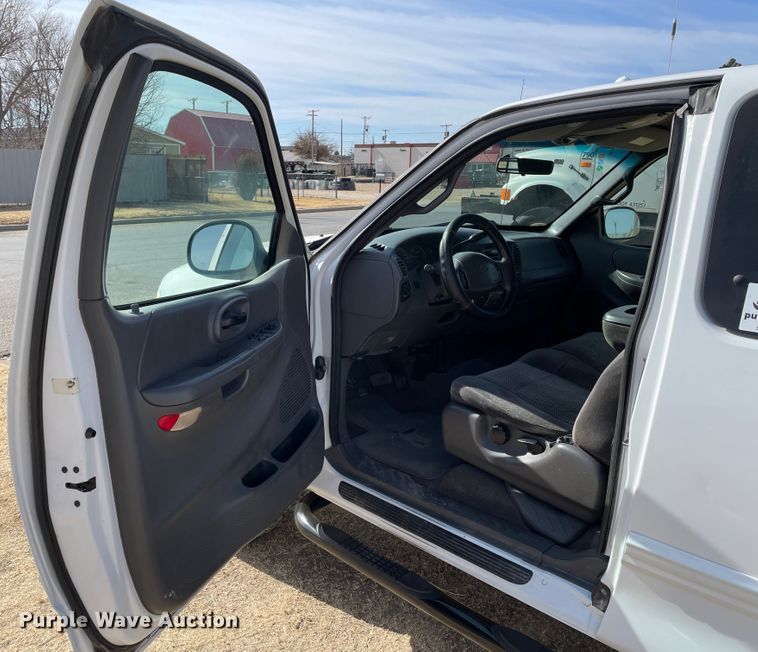 image for item DJ5015 2002 Ford F150  SuperCab pickup truck