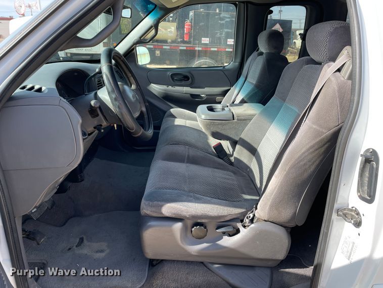 image for item DJ5015 2002 Ford F150  SuperCab pickup truck