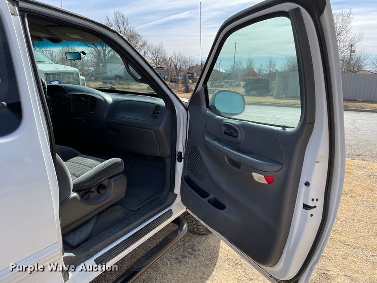 image for item DJ5015 2002 Ford F150  SuperCab pickup truck