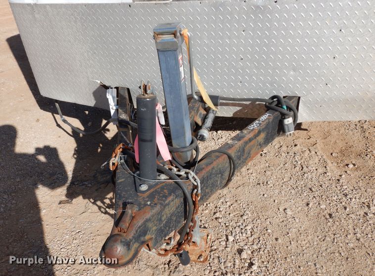 image for item DK0228 2011 TNT THR8.530TA  enclosed cargo trailer