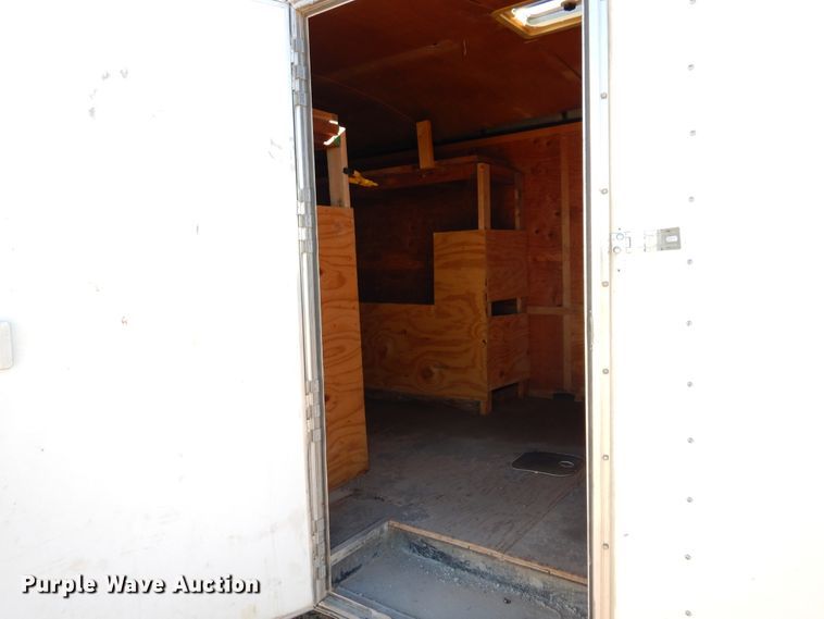 image for item DK0228 2011 TNT THR8.530TA  enclosed cargo trailer