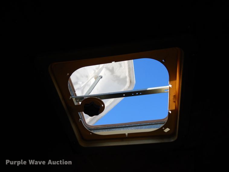 image for item DK0228 2011 TNT THR8.530TA  enclosed cargo trailer