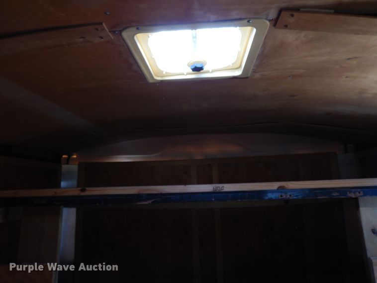 image for item DK0228 2011 TNT THR8.530TA  enclosed cargo trailer