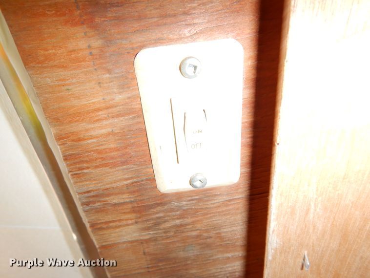 image for item DK0228 2011 TNT THR8.530TA  enclosed cargo trailer